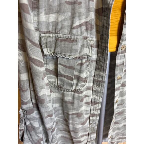 American Eagle Camo Chambray Button Down Shirt Women's Size S - Picture 2 of 6